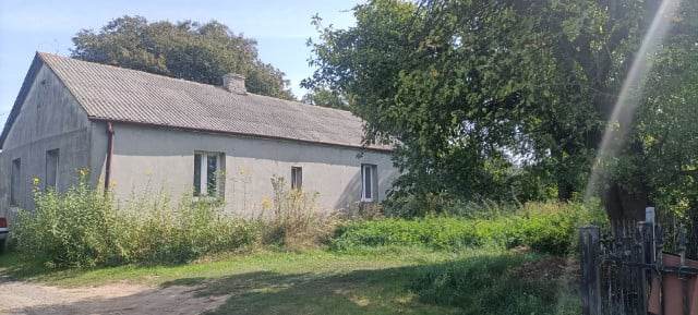 Siedlisko w <b>Łuszczowie Drugim (Wólka)</b>, piękny teren Parku Krajobrazowego. 0,5 ha, zabudowania – obora, kuchnia letnia, garaż, stodoła, dom ocieplony; działka 39x129 m