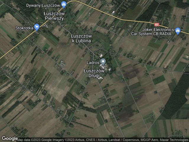 Siedlisko w <b>Łuszczowie Drugim (Wólka)</b>, piękny teren Parku Krajobrazowego. 0,5 ha, zabudowania – obora, kuchnia letnia, garaż, stodoła, dom ocieplony; działka 39x129 m