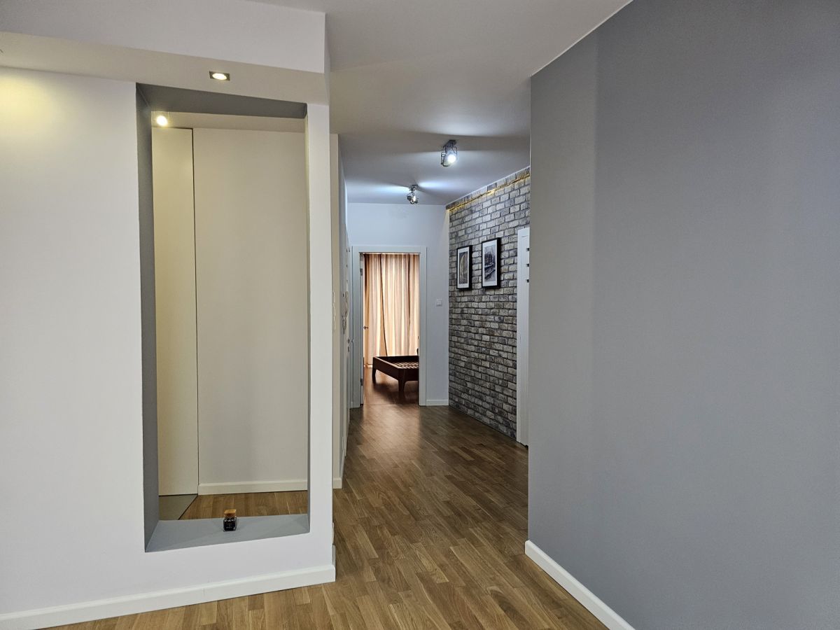 Nowoczesne przestronne mieszkanie z balkonem