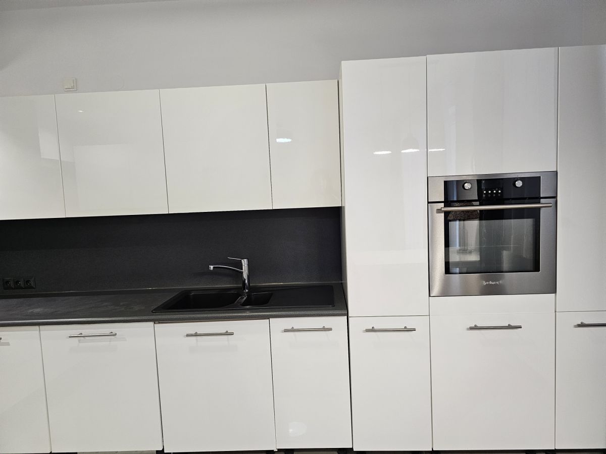 Nowoczesne przestronne mieszkanie z balkonem