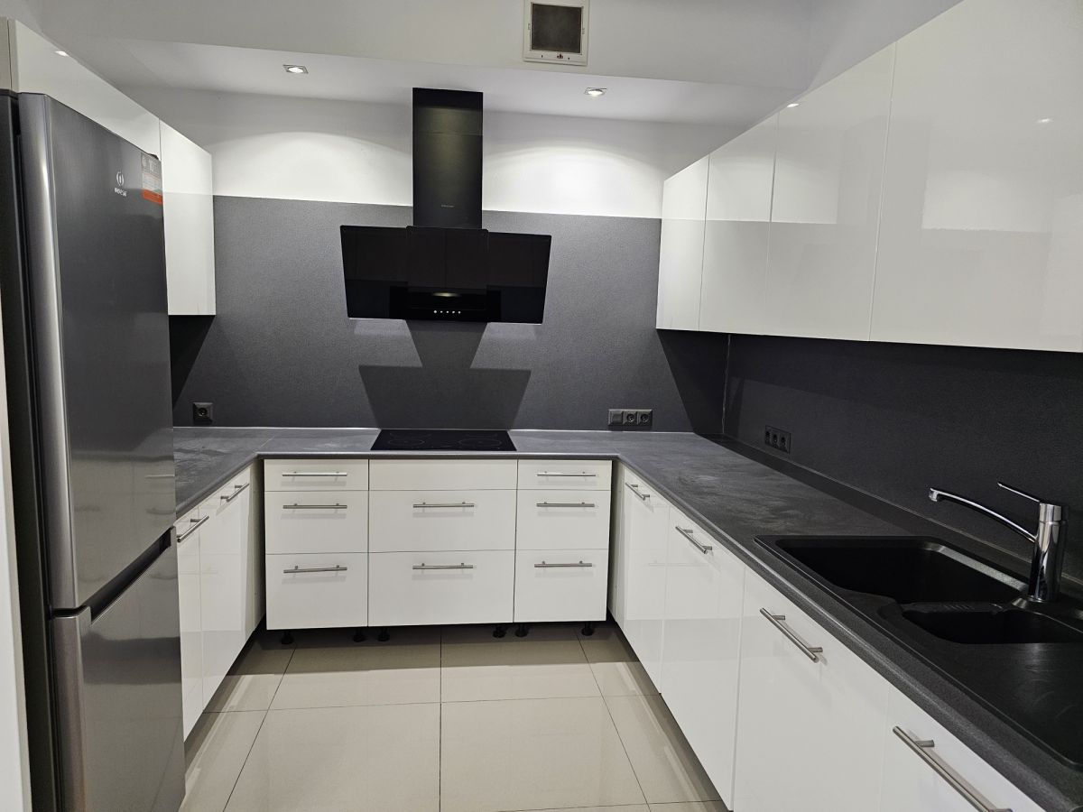 Nowoczesne przestronne mieszkanie z balkonem