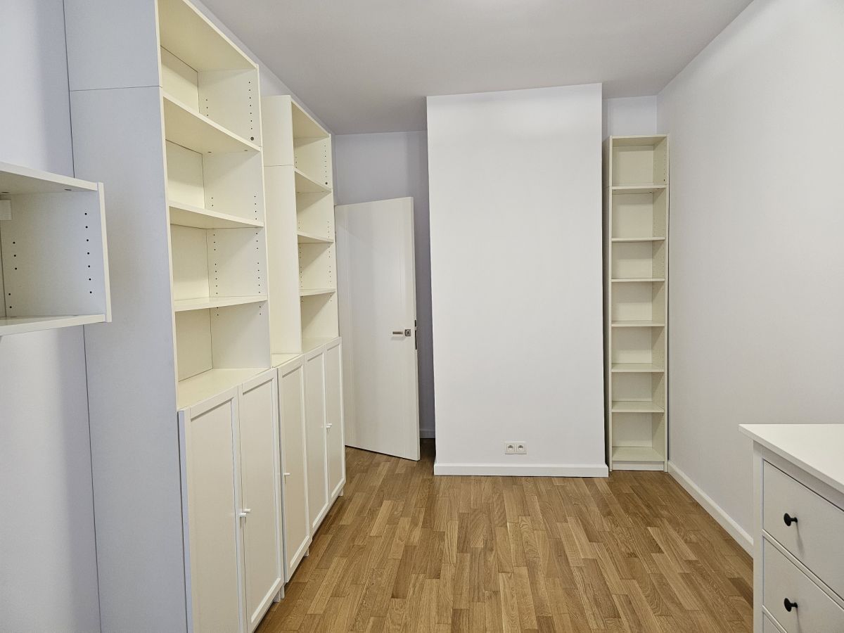 Nowoczesne przestronne mieszkanie z balkonem