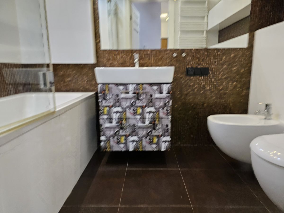 Nowoczesne przestronne mieszkanie z balkonem