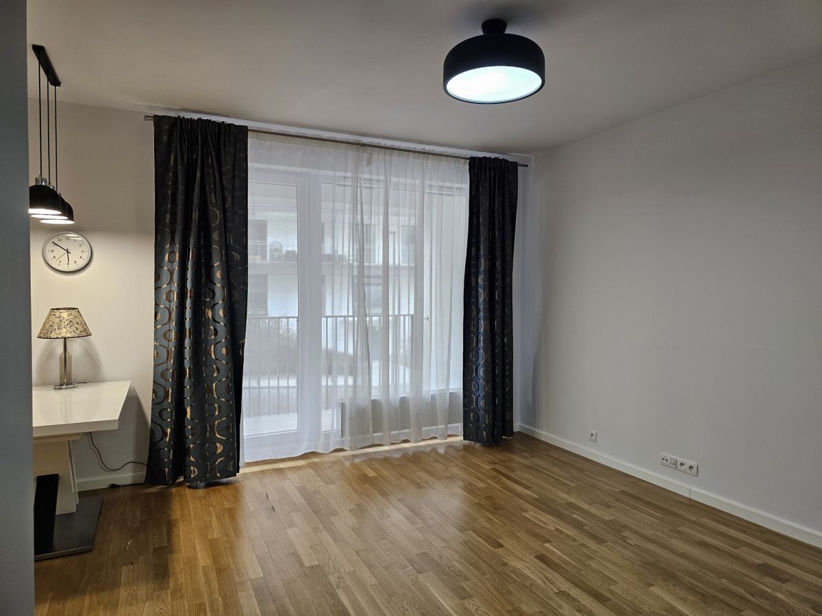 Nowoczesne przestronne mieszkanie z balkonem